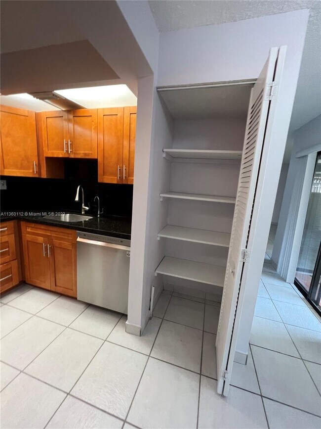 Foto del edificio - 8850 SW 123rd Ct
