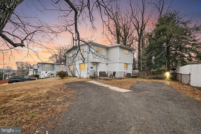 Building Photo - 10725 Maple St