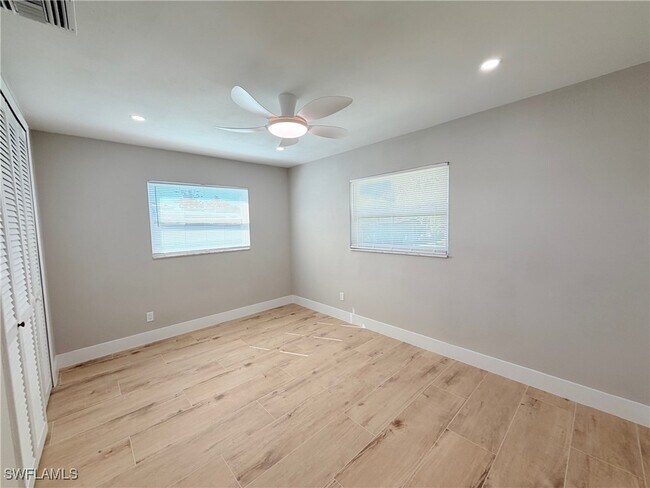 Foto del edificio - 2101 43rd Ln SW