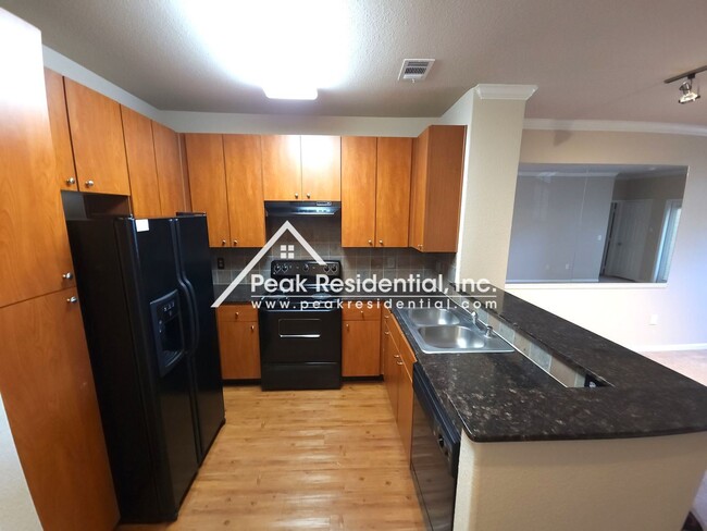 Foto del edificio - 2 br, 2 bath House - 8434 Walerga Road #821