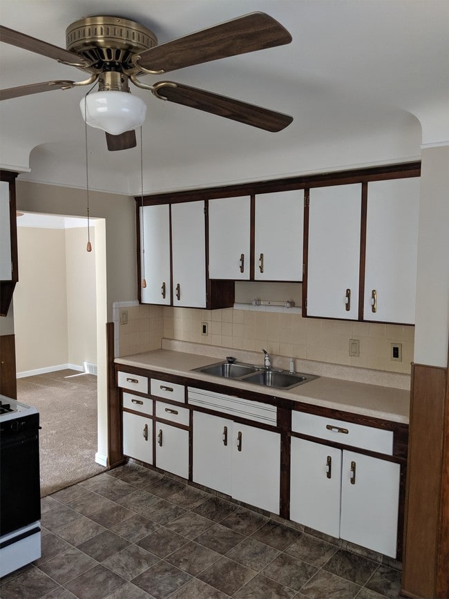 Building Photo - 1862 Warwick Ave