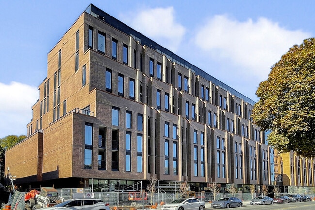 Building Photo - 1720 Bayview Ave