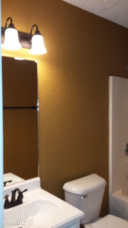 Building Photo - 2 br, 1 bath Apartment - 222 Walnut Crest Dr