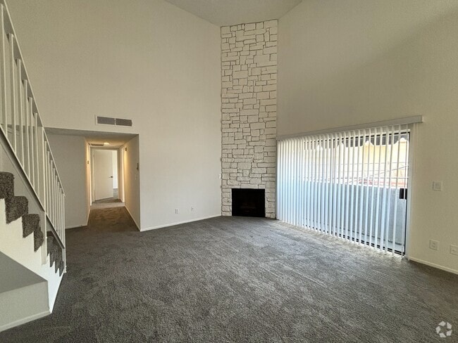 Building Photo - 10926 Huston St