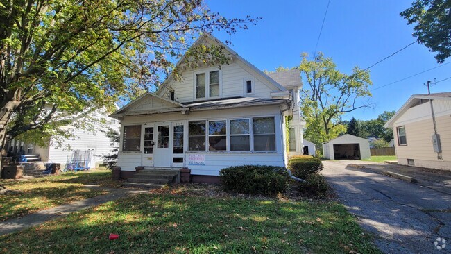 Building Photo - 1009 4th St