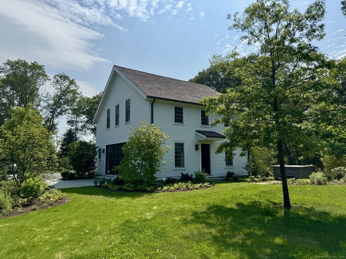 Primary Photo - 24 Old Roxbury Rd