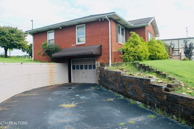 Building Photo - 112 McMahan Rd