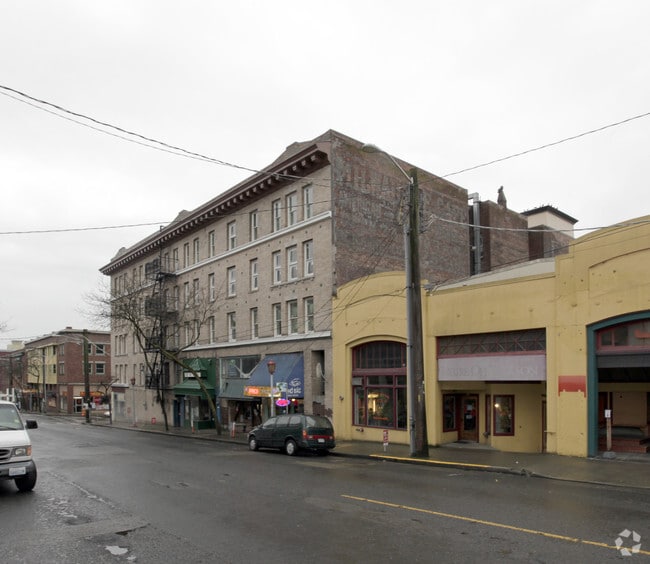Building Photo - Milwaukee Apartments