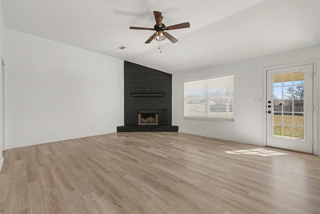 Building Photo - 1101 E Johnson St