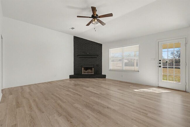 Foto del edificio - 1101 E Johnson St