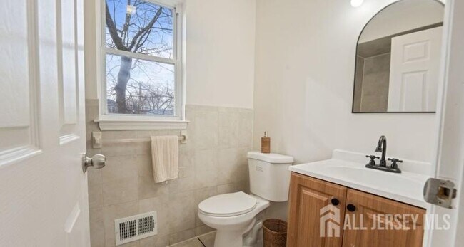 Foto del edificio - 695 S 11th St
