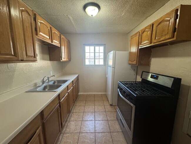 Foto del edificio - Fouplex unit ready to move in in Castle Hill!