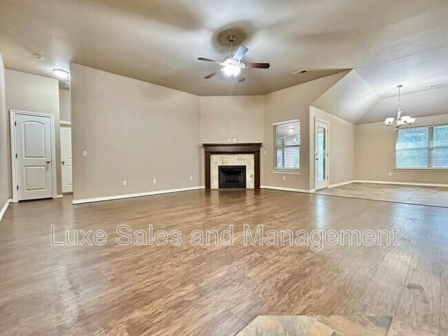 Building Photo - 2222 Brook Dr