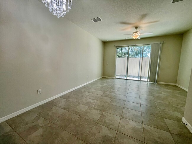 Building Photo - 2 Bedroom 2.5 Bathroom Townhouse in Gated ...