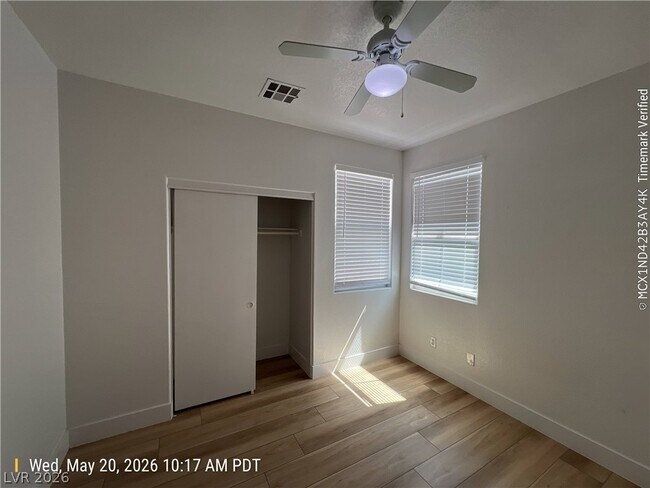 Foto del edificio - 8027 Sapphire Cove Ave