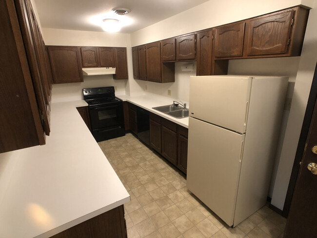 Building Photo - 2 Bedroom/1 Bathroom Available Near UND