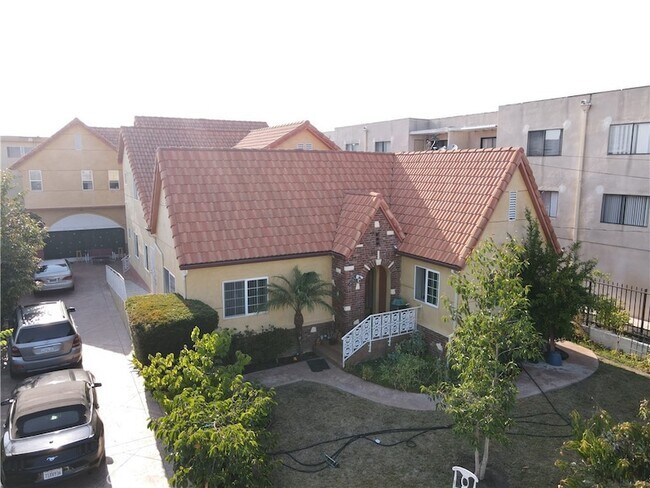 Foto del edificio - 14105 Fonthill Ave