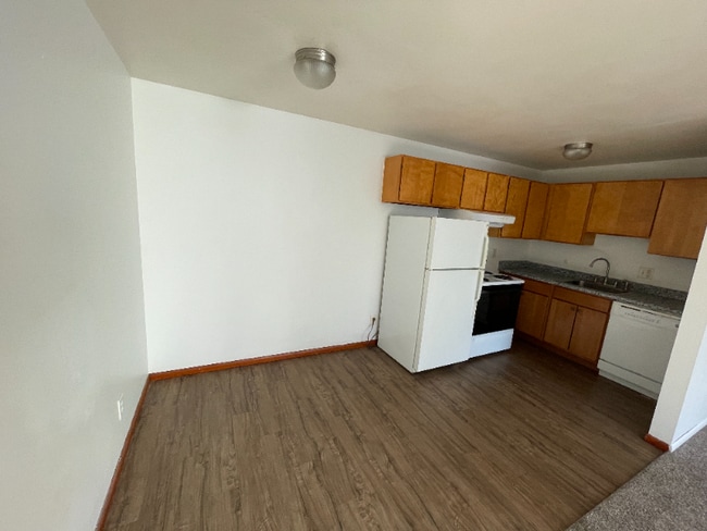 Building Photo - 3033 NE 140th St