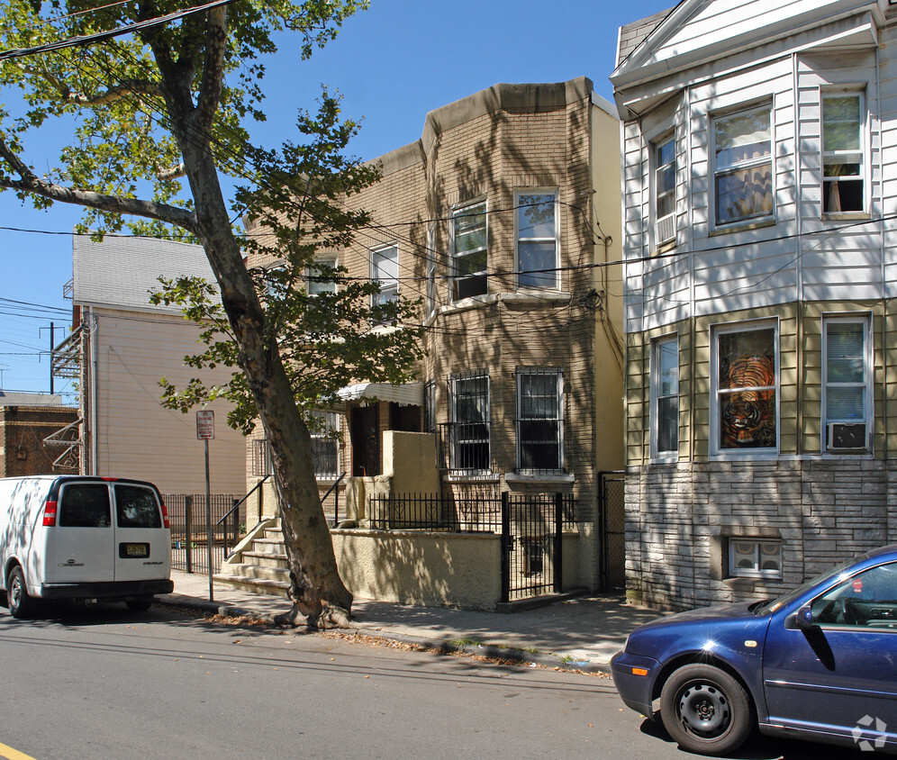 Building Photo - 101-103 Hawkins St