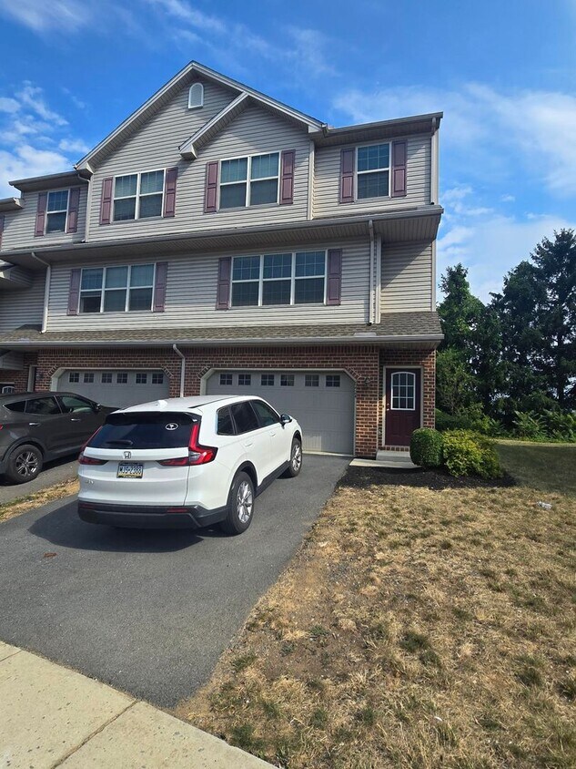 6424 Creekbend Dr, Mechanicsburg, PA 17050 House Rental in