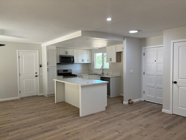 Foto del edificio - 4064 Chestnut Ln