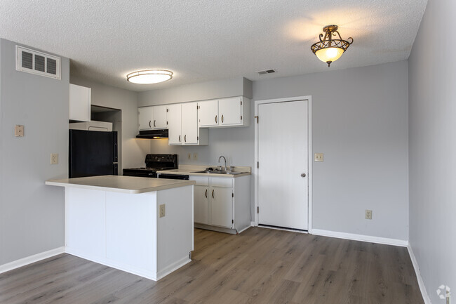 2 BR, 2 BA - 1,000 SF - Kitchen - Waterford Harbour