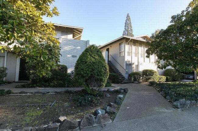 Building Photo - 3525 Farm Hill Blvd