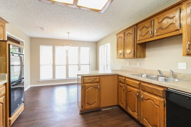Foto del edificio - 849 Woodridge Cir