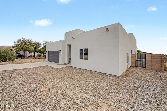 Building Photo - 208 S Montgomery Pl