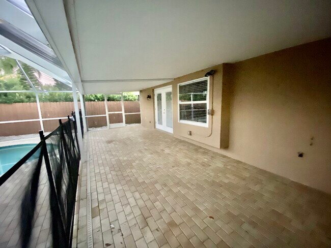 Foto del edificio - 22815 Richardson Ln