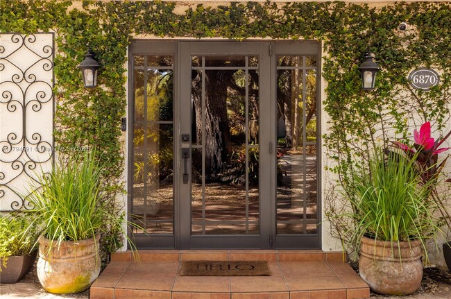 Foto del edificio - 6870 SW 77th Terrace