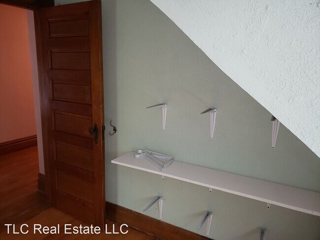 Building Photo - 4 br, 1.5 bath House - 275 E Main Street
