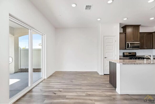 Foto del edificio - 5018 Anaconda Ave