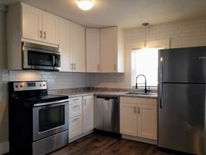 Building Photo - 1052 12th St NE Building Photo - 1052 12th St NE