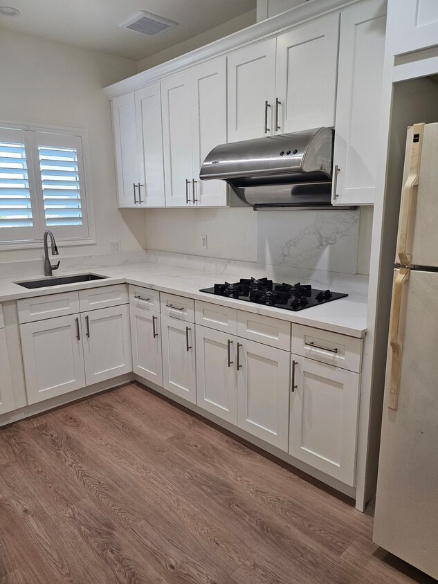 Foto del edificio - 16049 Meadowside St