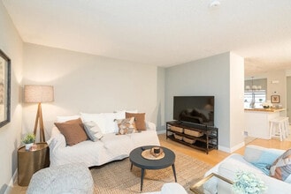 Building Photo - 2000 Quiet Stream Dr