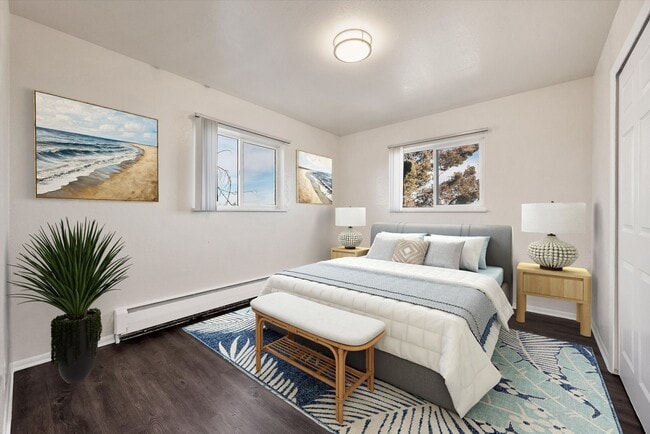 Building Photo - Del Mar Garden Apartments