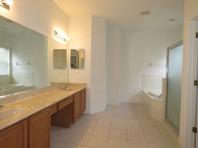 Foto del edificio - Large 4/2/3 Home renting $2850. month.