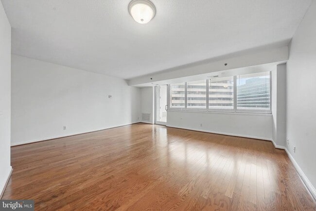 Building Photo - 1805 Crystal Dr