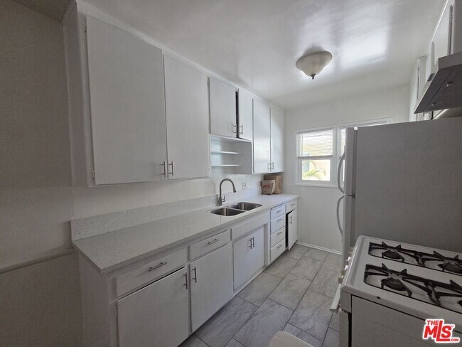 Foto del edificio - 7621 Hampton Ave