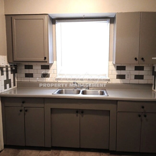Building Photo - Charming 2 Bedroom | 1 Bath | Berclair - O...