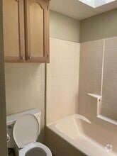 Building Photo - 2107 Parkview Dr