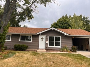 Building Photo - 606 Pleasant Pl Building Photo - 606 Pleasant Pl