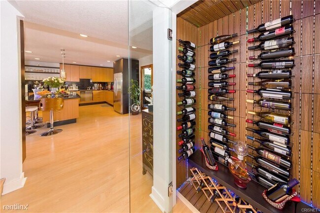 Foto del edificio - 5 br, 3.5 bath House - 5038 Clavel Ct