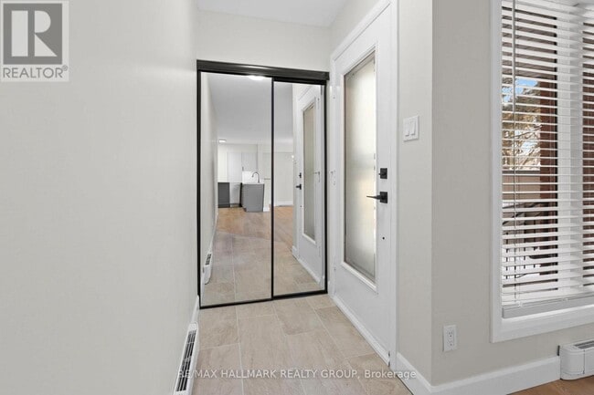 Photo du bâtiment - 455 Canteval Terrace