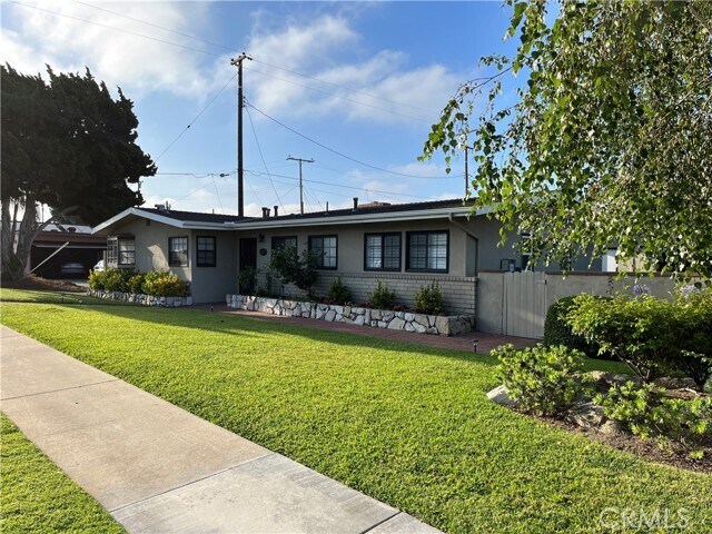 Foto principal - 9322 Russell St