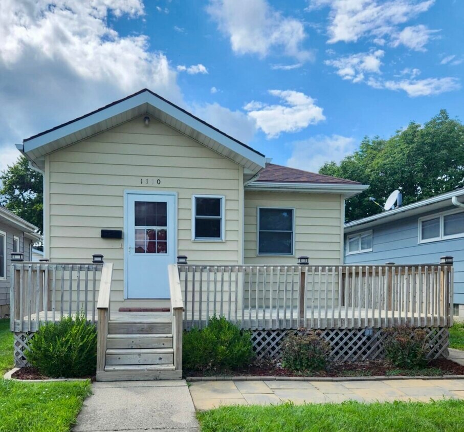 Primary Photo - 1110 S 18th St