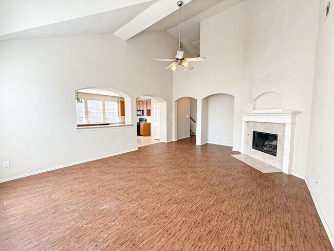 Building Photo - Spacious 4 bedroom home near Lake Ray Hubbard!