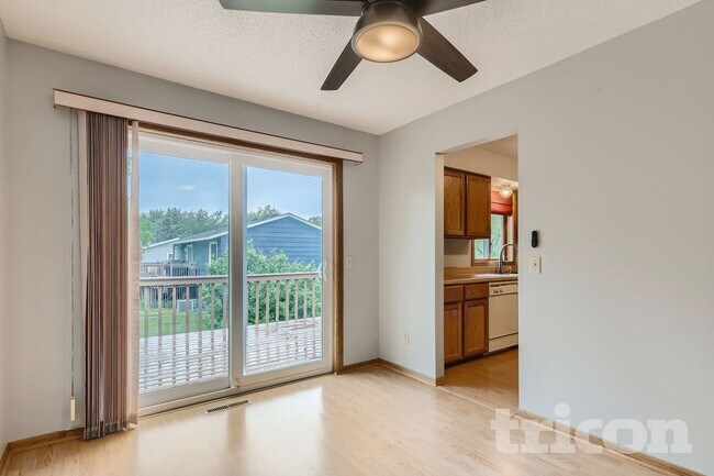 Foto del edificio - 11051 Quebec Ave N