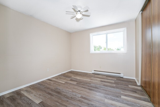 Building Photo - 2444 Cléroux Crescent